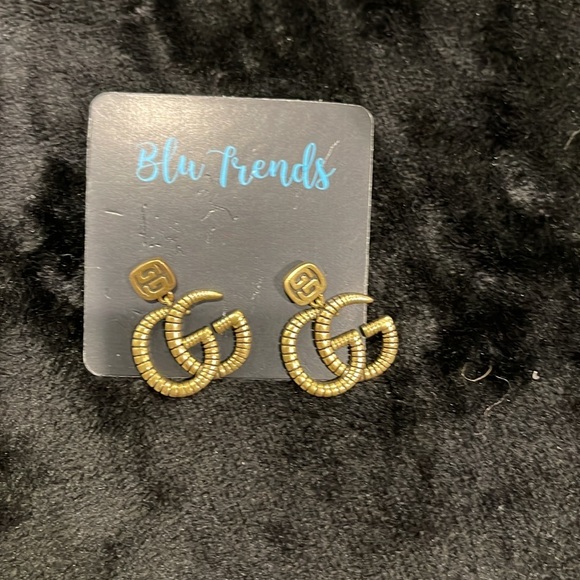 Earrings… Cute GG Earrings - Picture 2 of 6